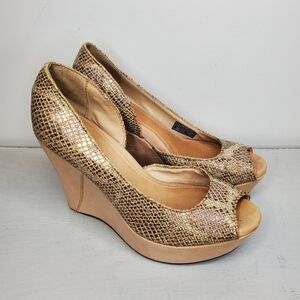 UGG Heels Toura Peep Toe Suede Metallic Gold Leather Platform Wedge Size 6 Shoes
